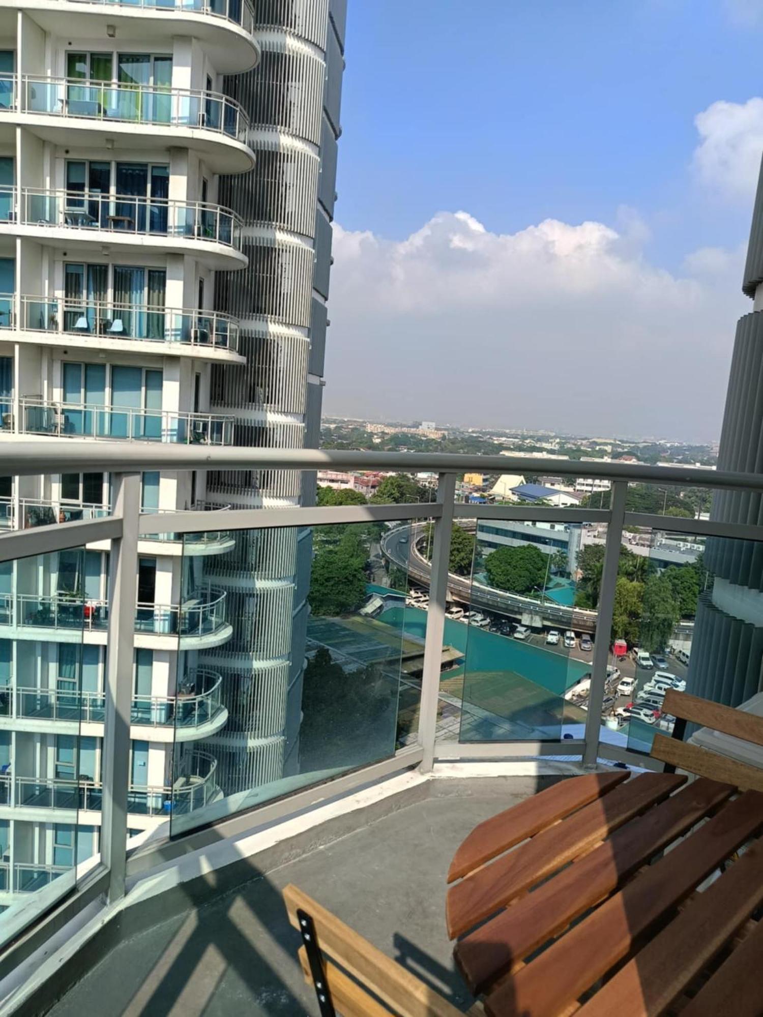 Manila Urban Resort At Azure Dış mekan fotoğraf