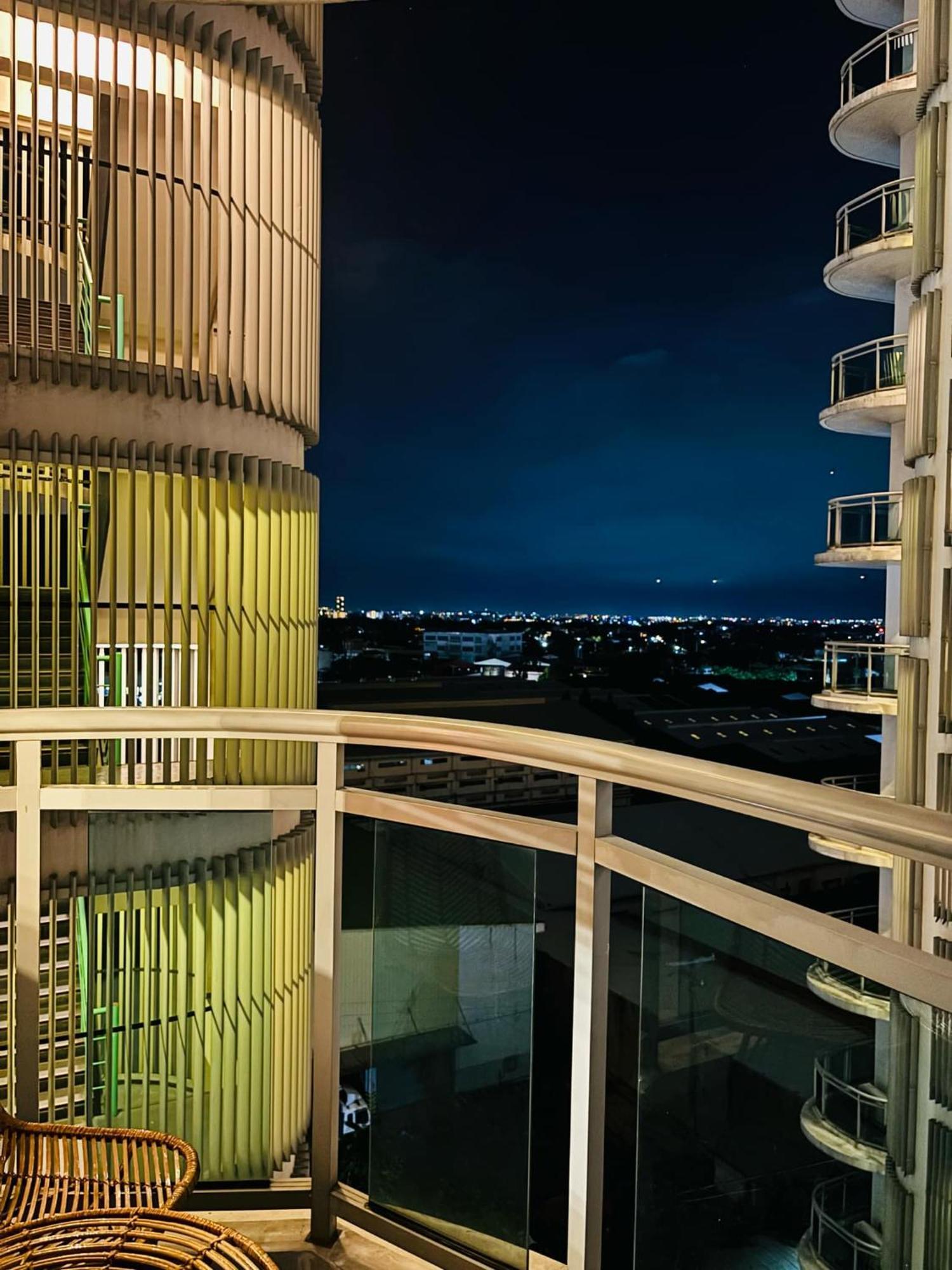 Manila Urban Resort At Azure Dış mekan fotoğraf